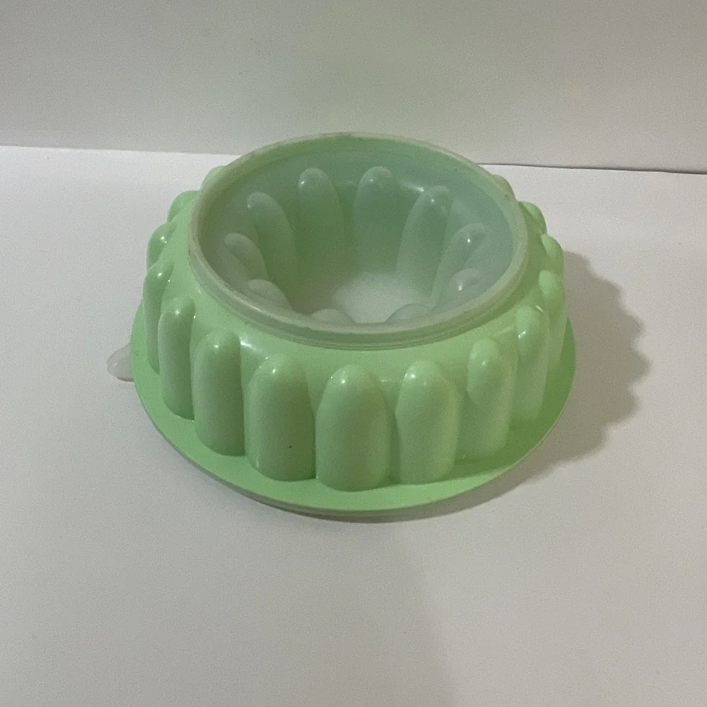 Tupperware Jelly Jell-N-Serve  Mold Jade Green Insert &‎ Lid 3 Piece Vintage